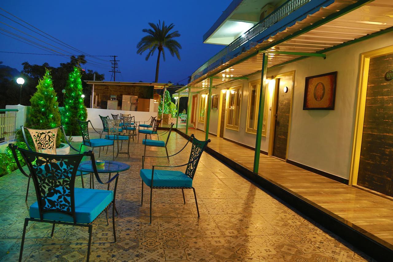 Hotel Karnavati Маунт Абу Екстериор снимка