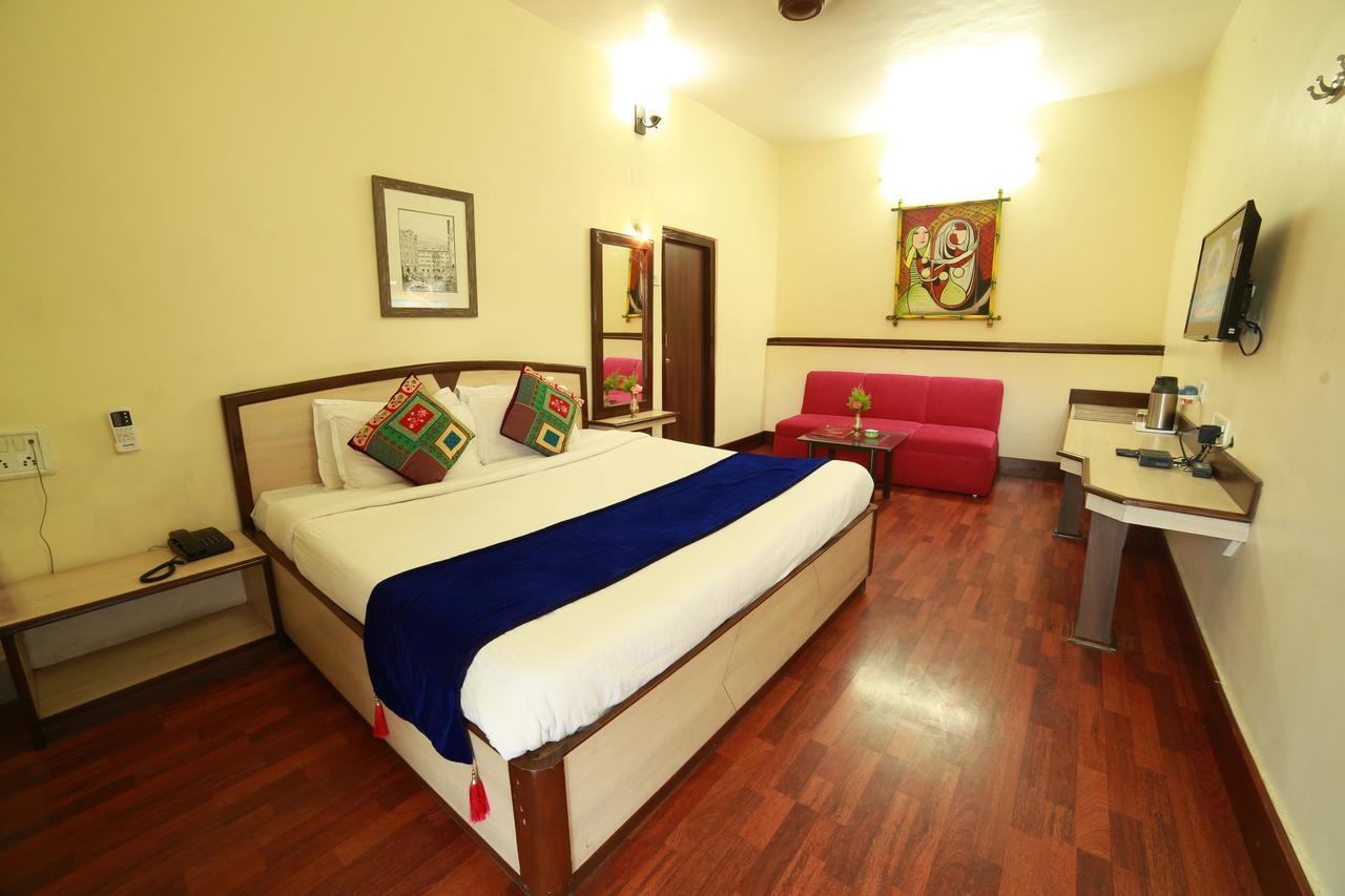 Hotel Karnavati Маунт Абу Екстериор снимка