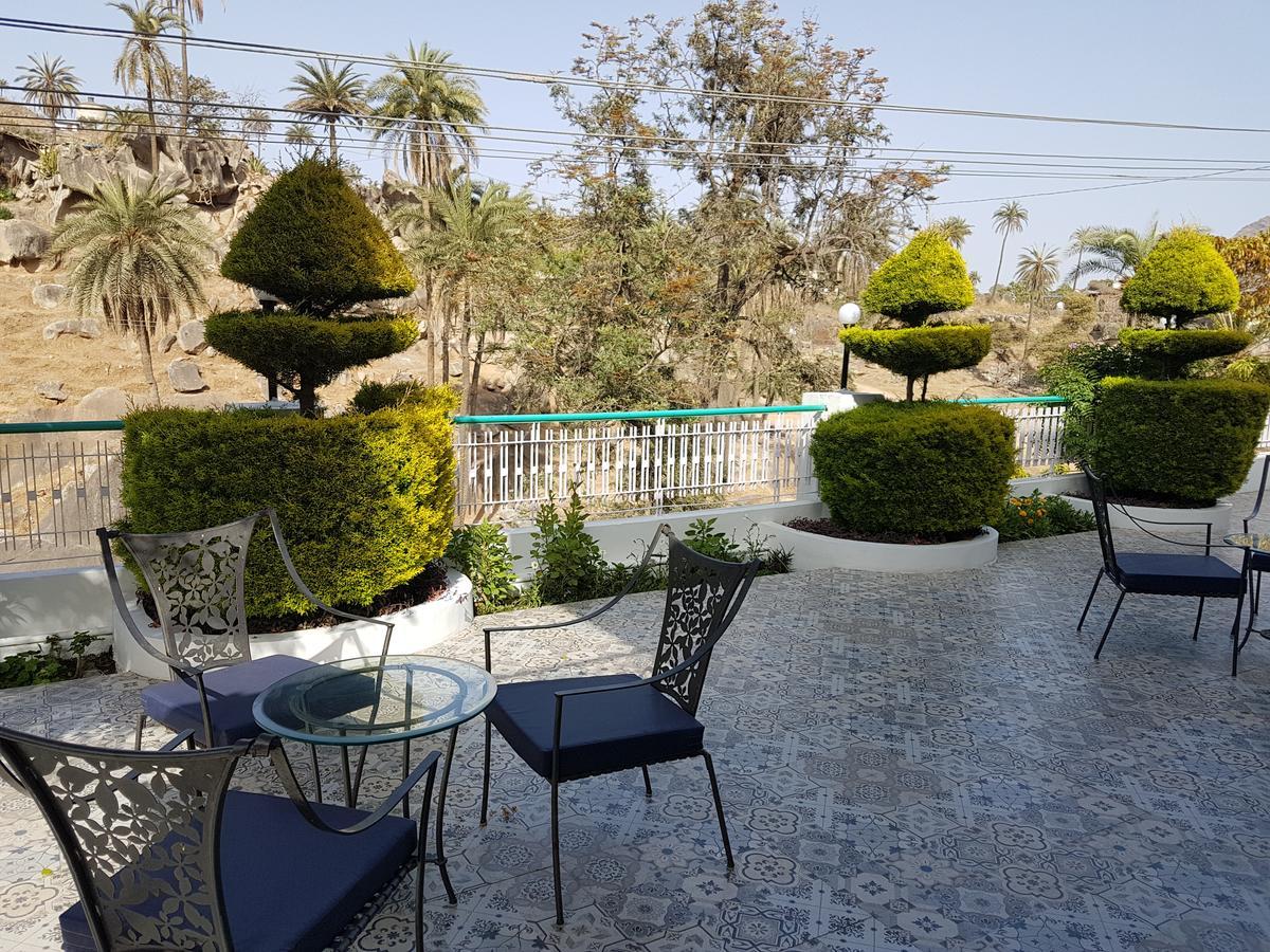 Hotel Karnavati Маунт Абу Екстериор снимка