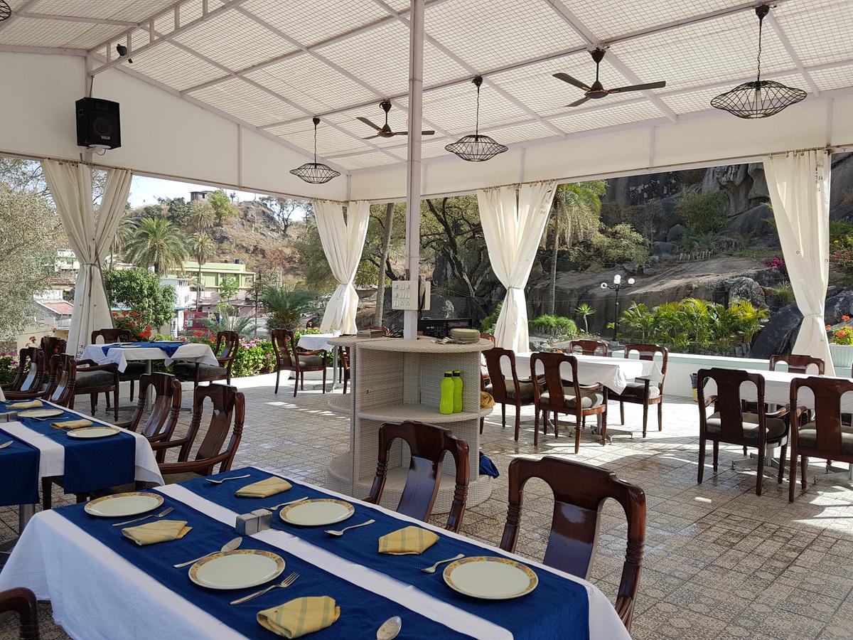 Hotel Karnavati Маунт Абу Екстериор снимка