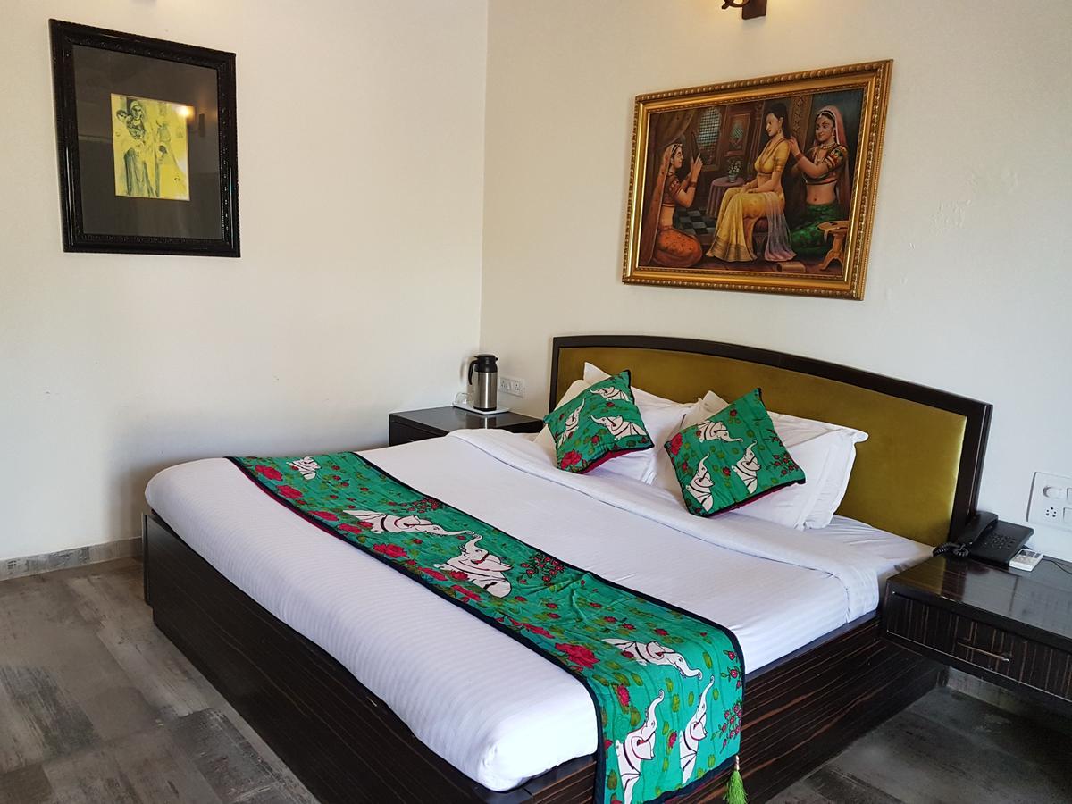 Hotel Karnavati Маунт Абу Екстериор снимка