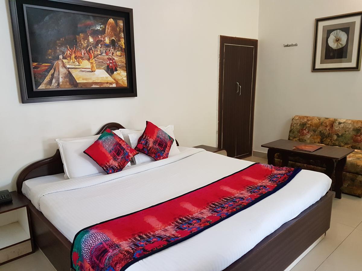 Hotel Karnavati Маунт Абу Екстериор снимка