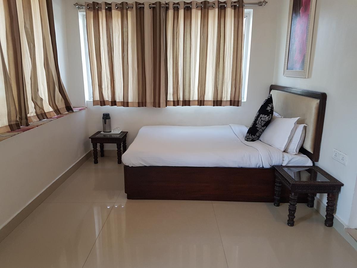 Hotel Karnavati Маунт Абу Екстериор снимка