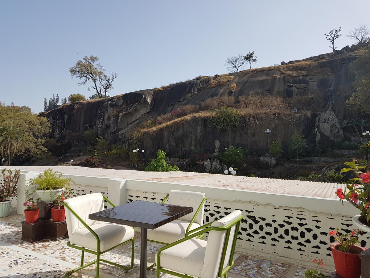 Hotel Karnavati Маунт Абу Екстериор снимка