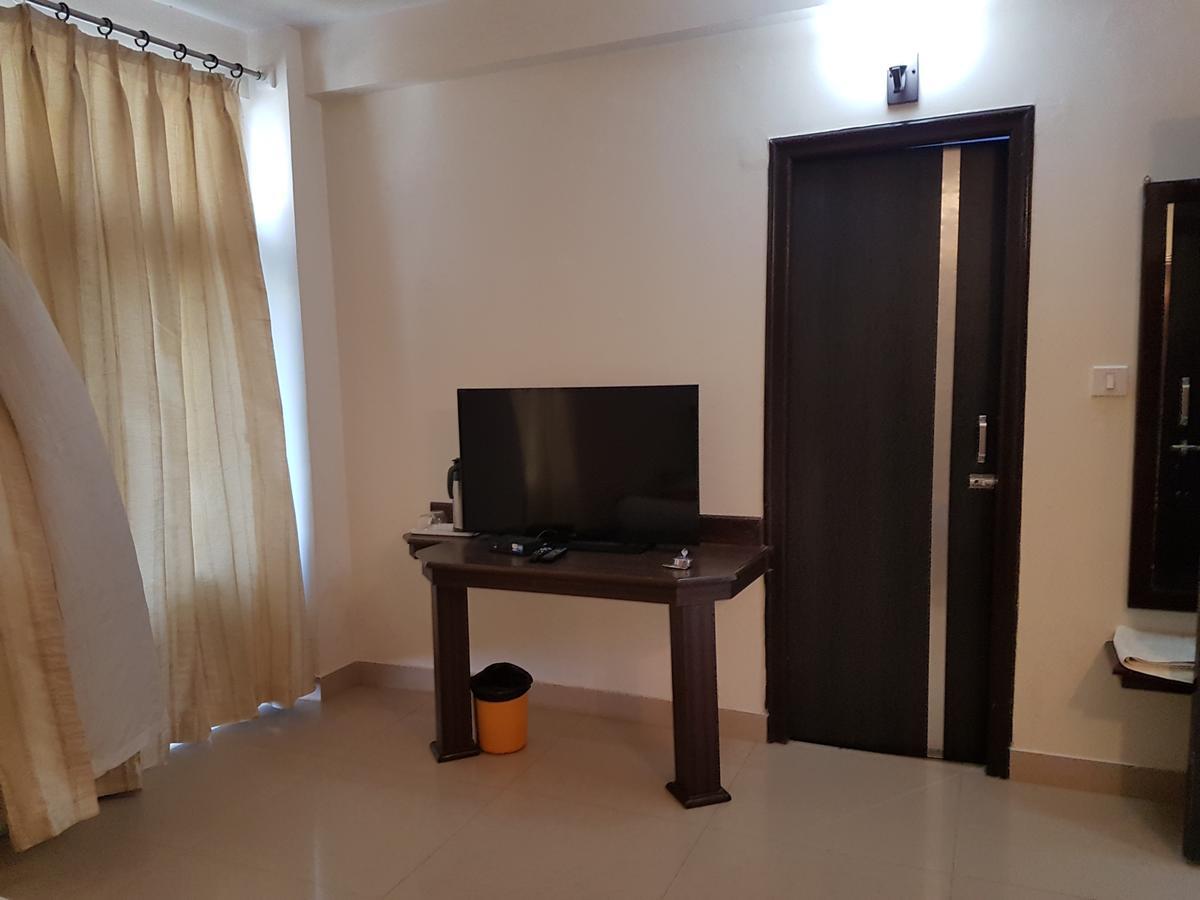 Hotel Karnavati Маунт Абу Екстериор снимка