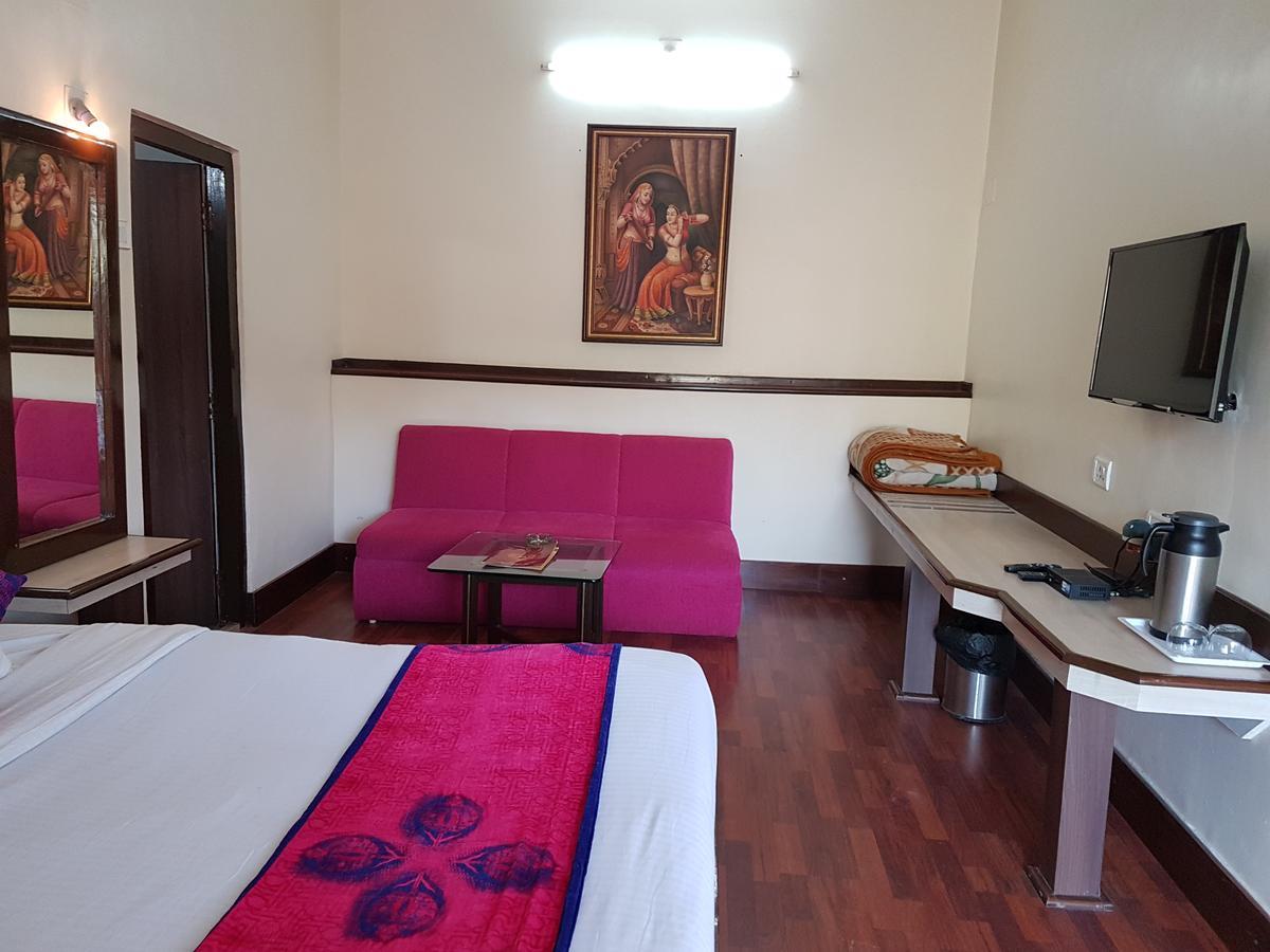 Hotel Karnavati Маунт Абу Екстериор снимка