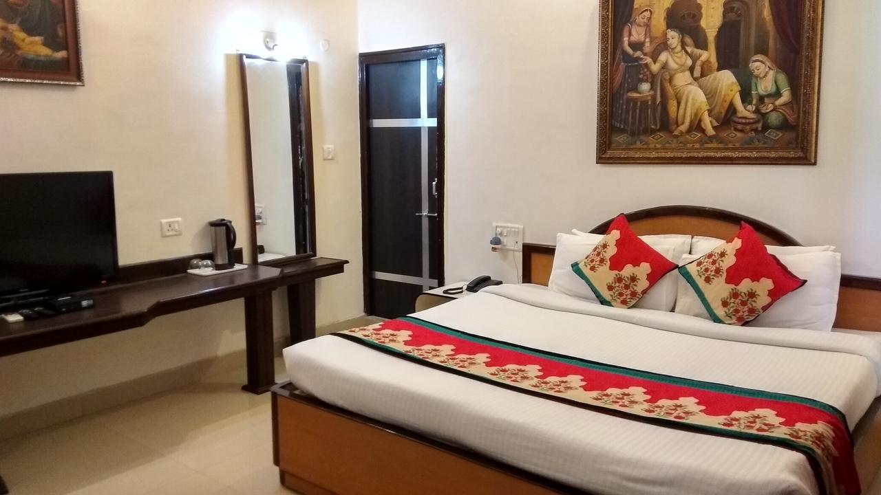 Hotel Karnavati Маунт Абу Екстериор снимка