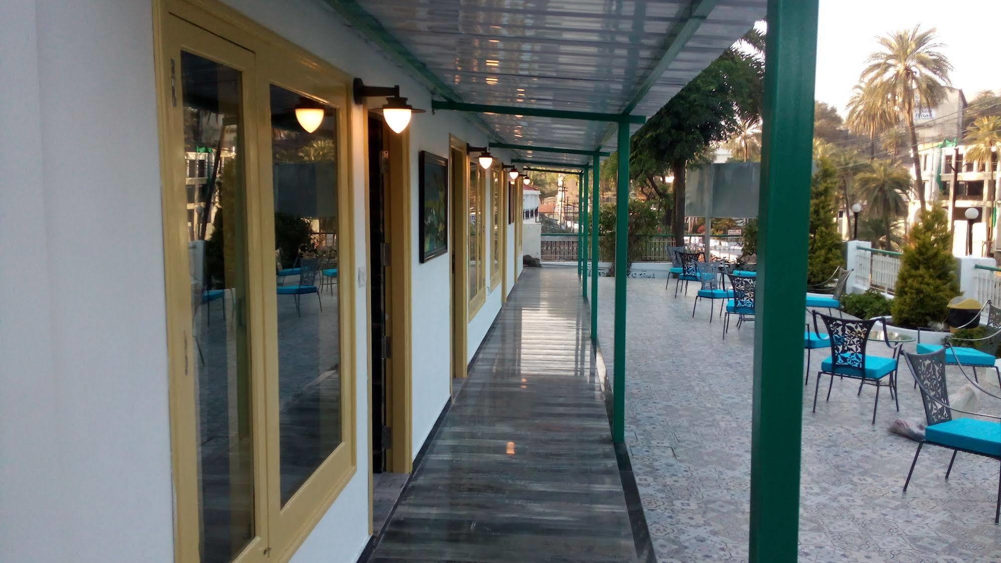 Hotel Karnavati Маунт Абу Екстериор снимка
