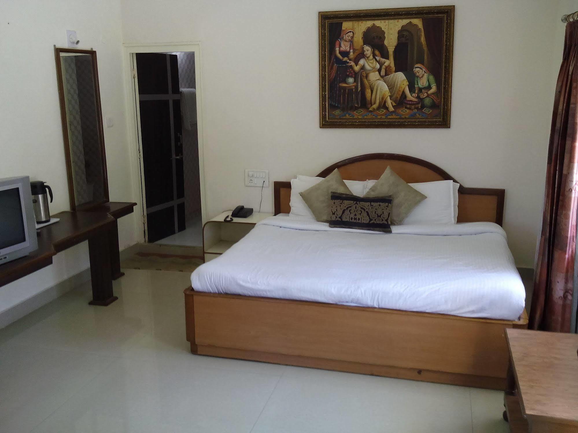 Hotel Karnavati Маунт Абу Екстериор снимка