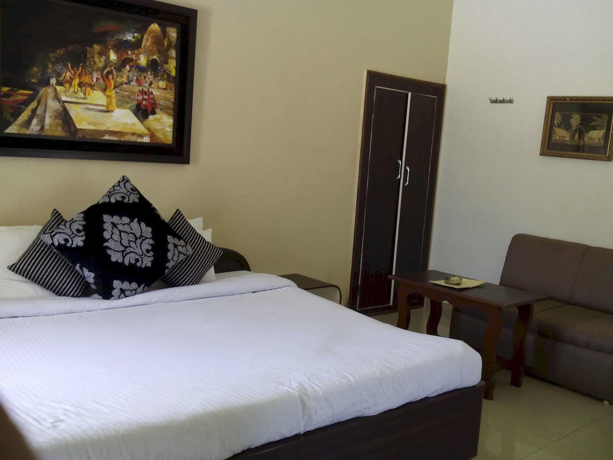 Hotel Karnavati Маунт Абу Екстериор снимка